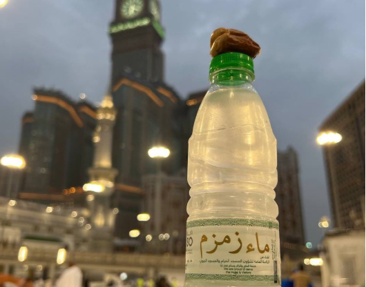 Bukan Sekadar Oleh-Oleh, Ini Alasan Air Zamzam Begitu Istimewa bagi Jemaah Haji